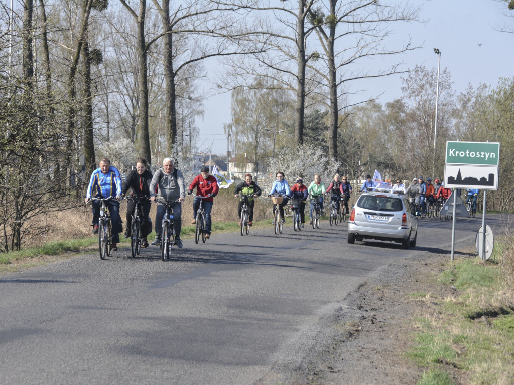 Rowerowa wyprawa z UTW (ZDJĘCIA)