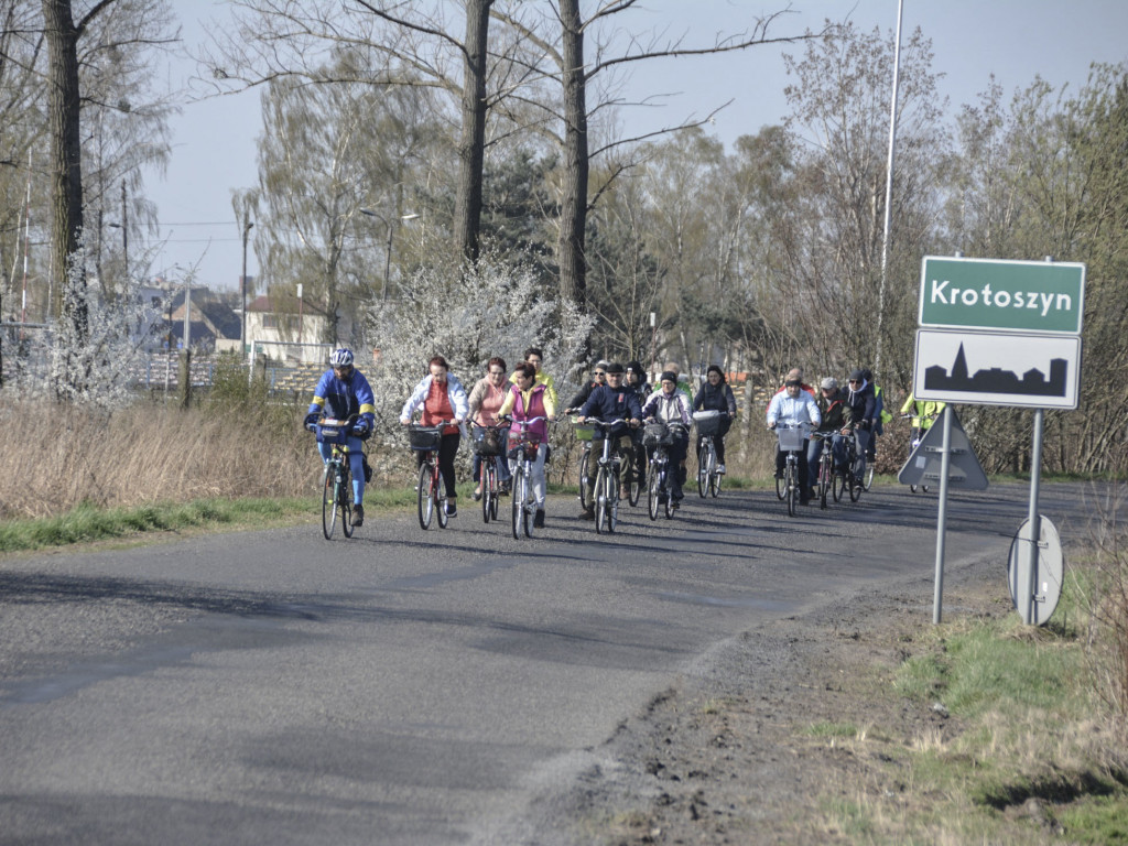 Rowerowa wyprawa z UTW (ZDJĘCIA)