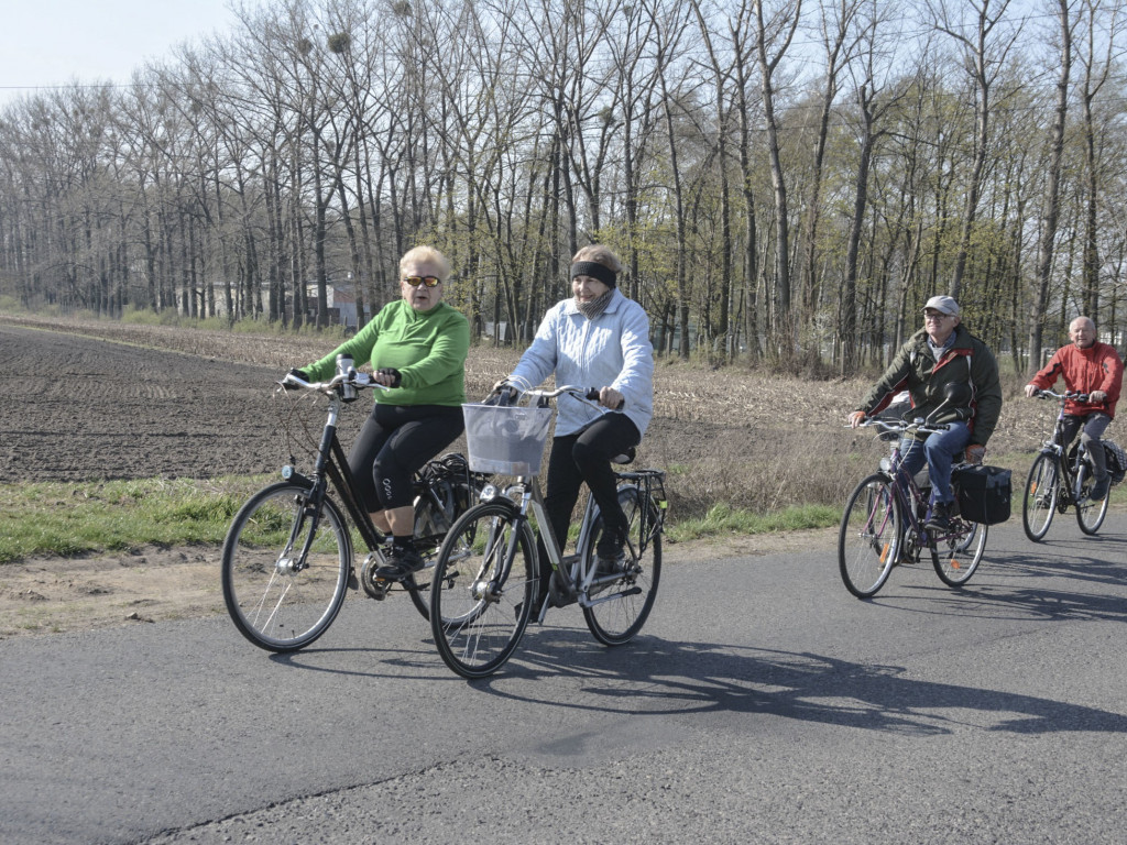 Rowerowa wyprawa z UTW (ZDJĘCIA)