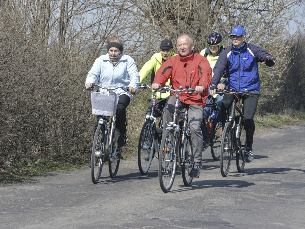 Rowerowa wyprawa z UTW (ZDJĘCIA)