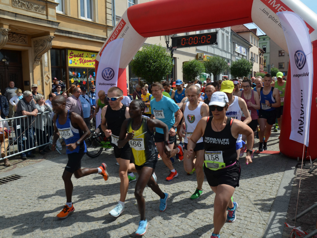 Bieg Krotosa. Prawie 500 osób na starcie (FOTO)