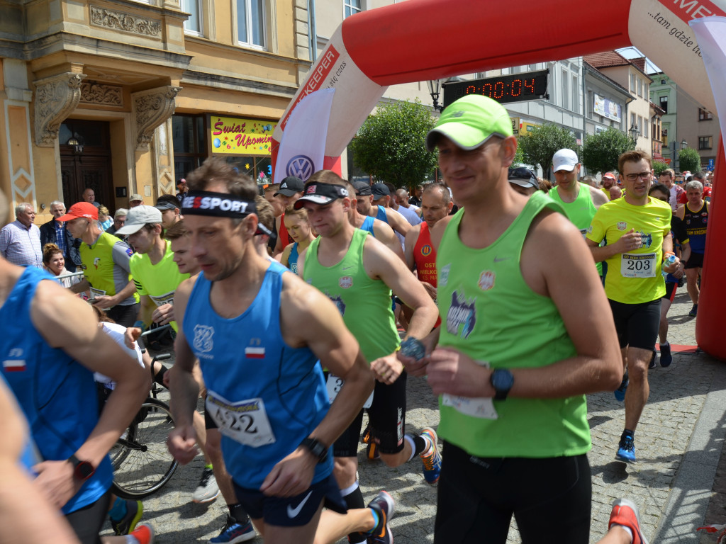 Bieg Krotosa. Prawie 500 osób na starcie (FOTO)
