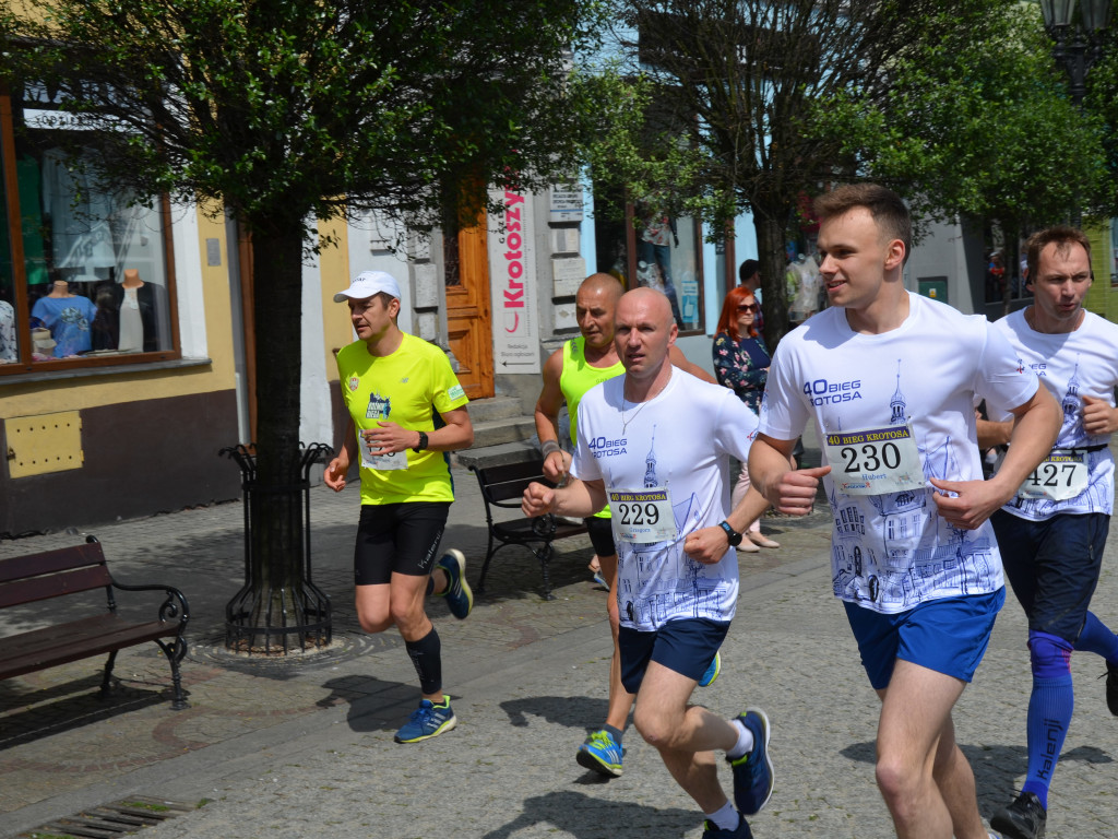 Bieg Krotosa. Prawie 500 osób na starcie (FOTO)