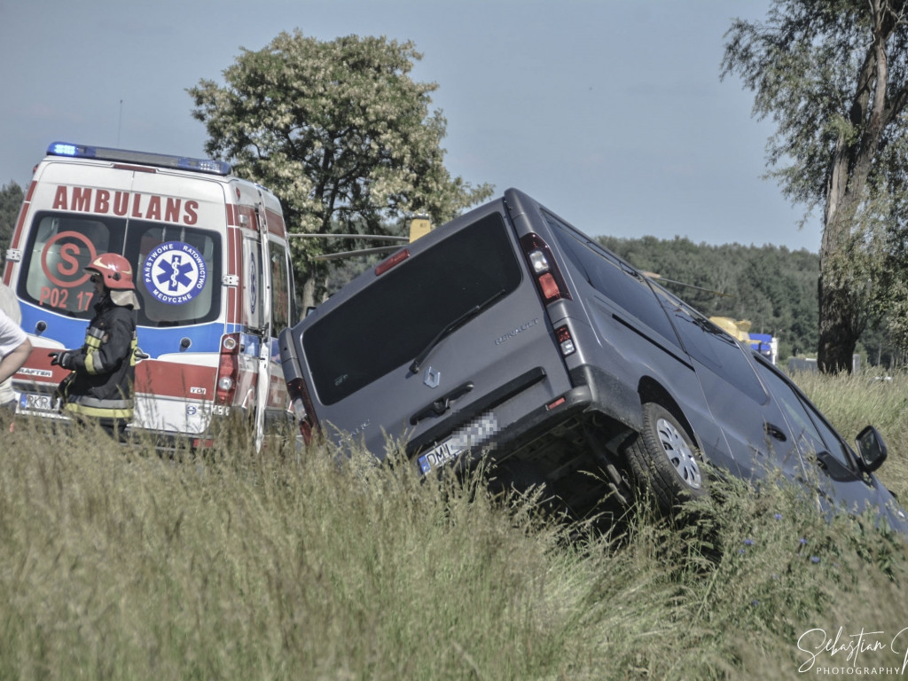 SULMIERZYCE. Wypadek 3 samochodów. 5 osób w szpitalach (FOTO)