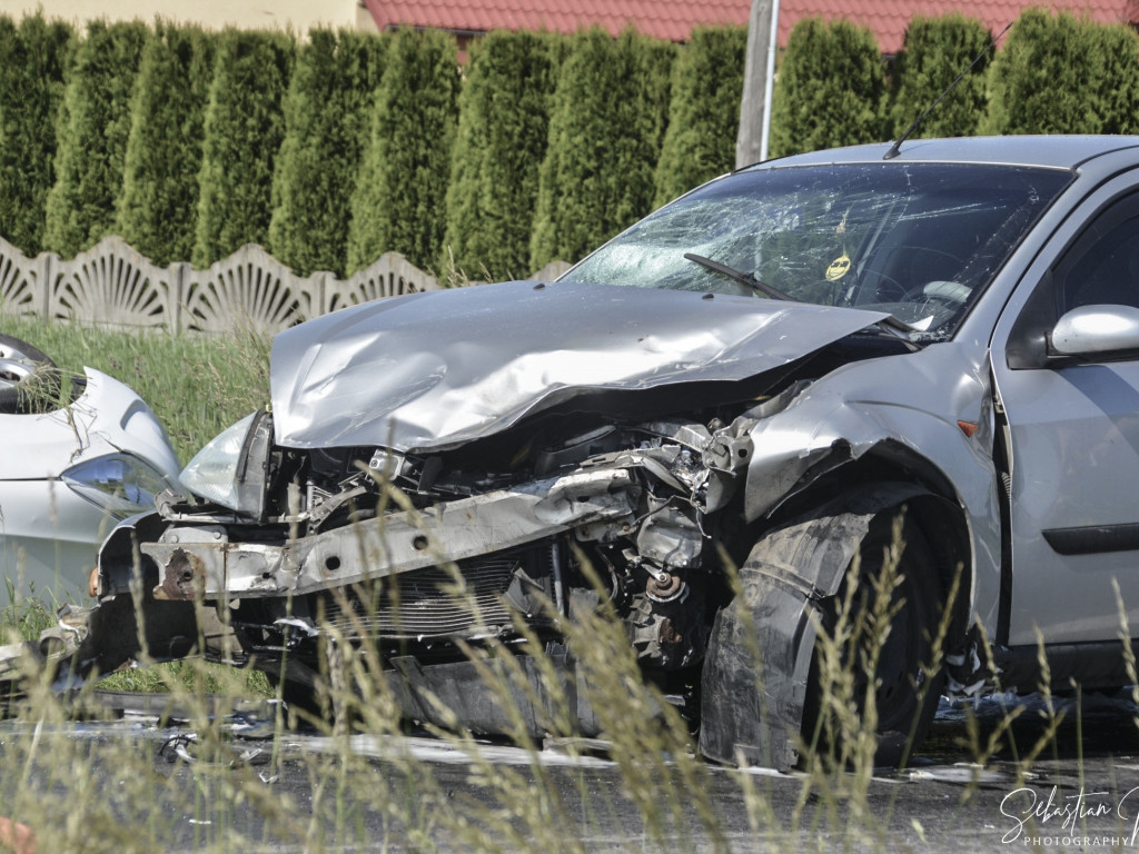 SULMIERZYCE. Wypadek 3 samochodów. 5 osób w szpitalach (FOTO)