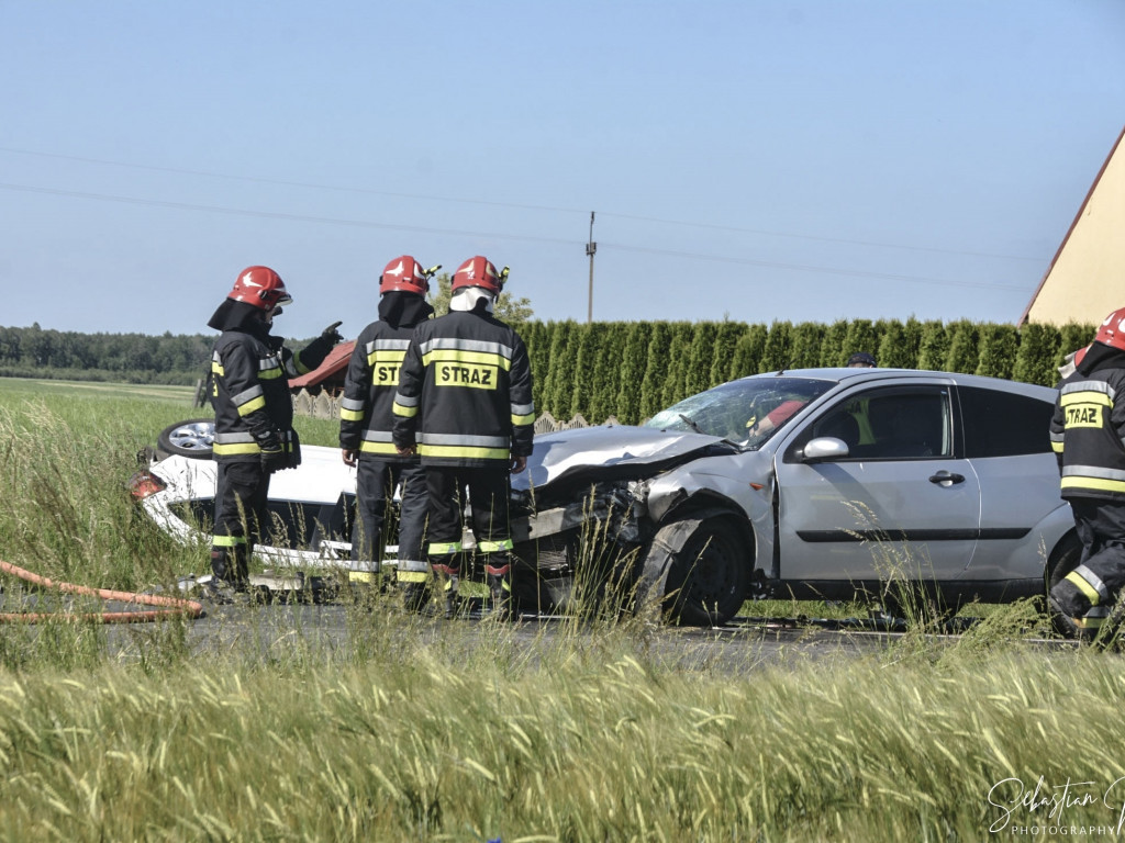 SULMIERZYCE. Wypadek 3 samochodów. 5 osób w szpitalach (FOTO)