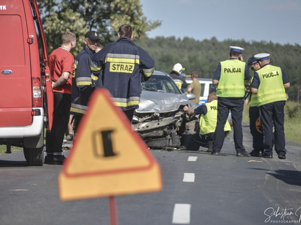 SULMIERZYCE. Wypadek 3 samochodów. 5 osób w szpitalach (FOTO)