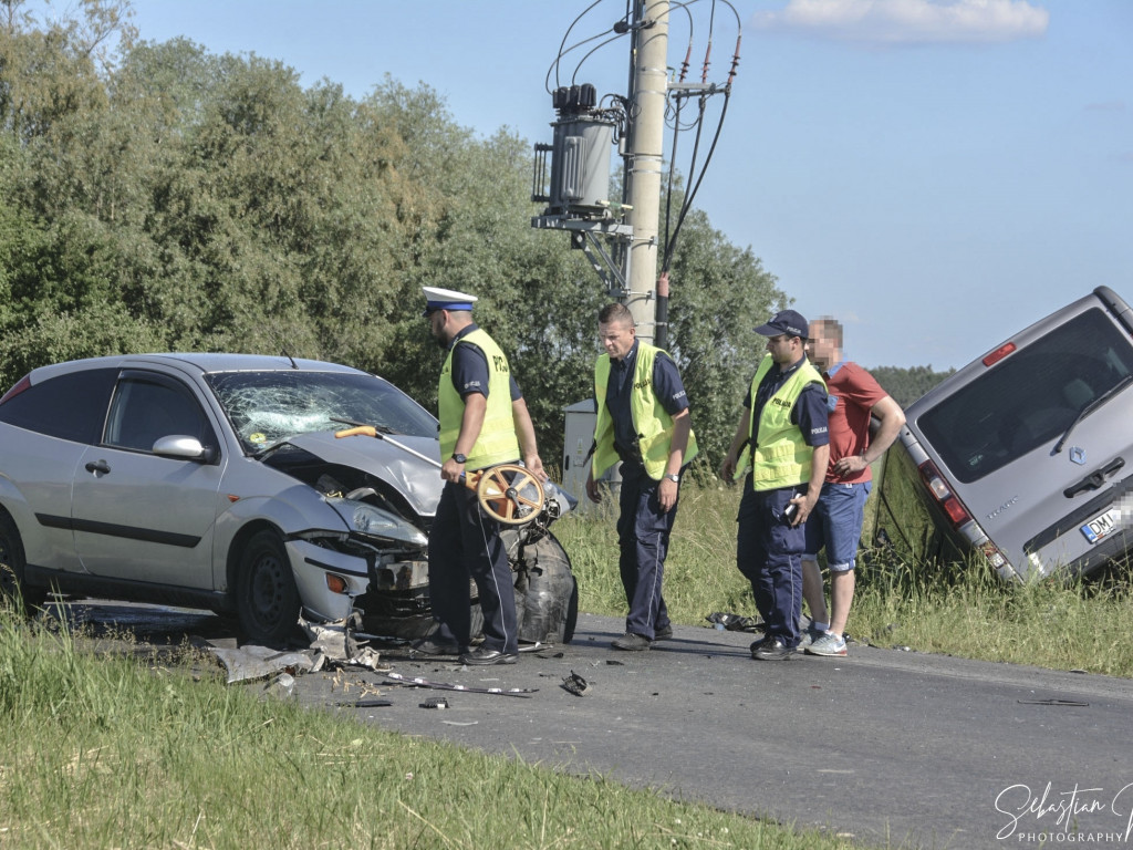 SULMIERZYCE. Wypadek 3 samochodów. 5 osób w szpitalach (FOTO)