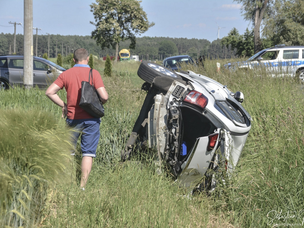 SULMIERZYCE. Wypadek 3 samochodów. 5 osób w szpitalach (FOTO)