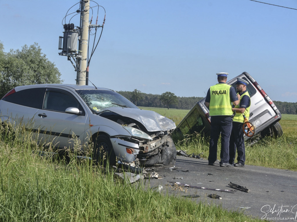SULMIERZYCE. Wypadek 3 samochodów. 5 osób w szpitalach (FOTO)