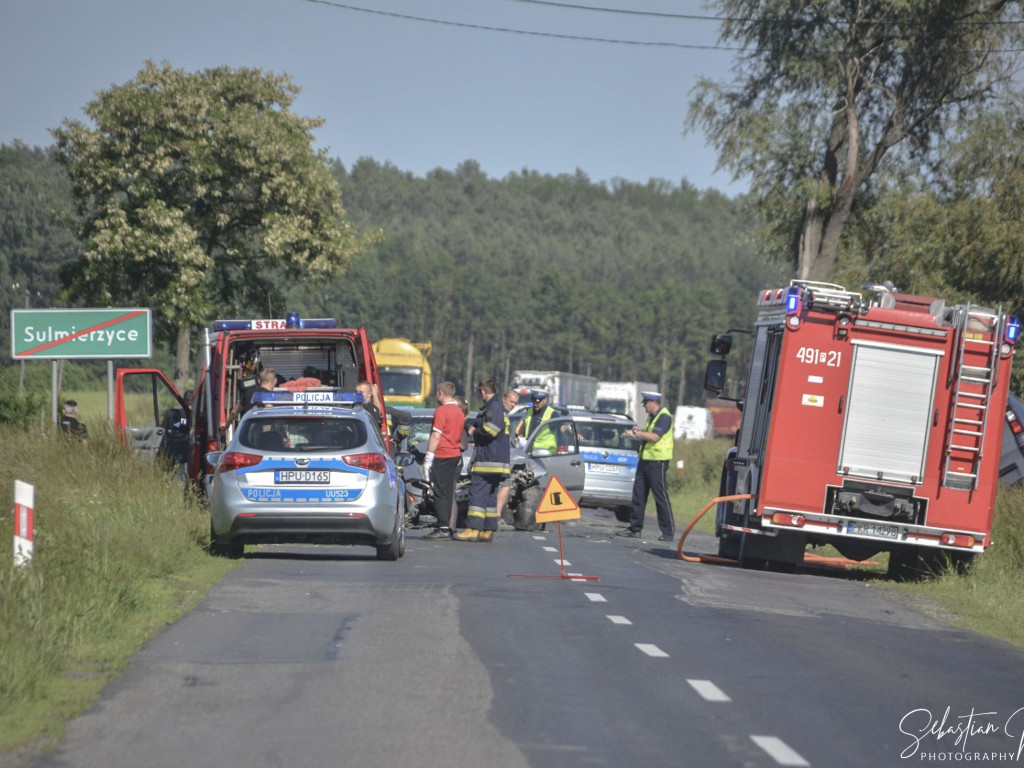 SULMIERZYCE. Wypadek 3 samochodów. 5 osób w szpitalach (FOTO)