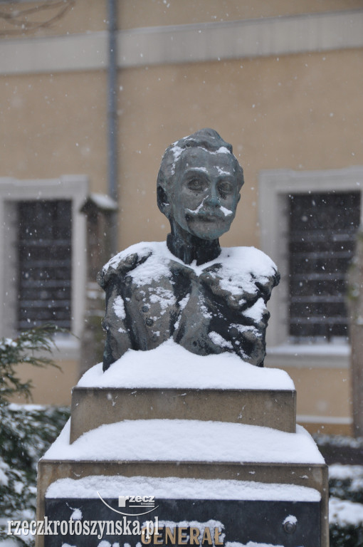 Zima znowu zaskoczyła drogowców. Wszędzie zalega śnieg