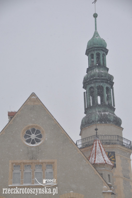 Zima znowu zaskoczyła drogowców. Wszędzie zalega śnieg