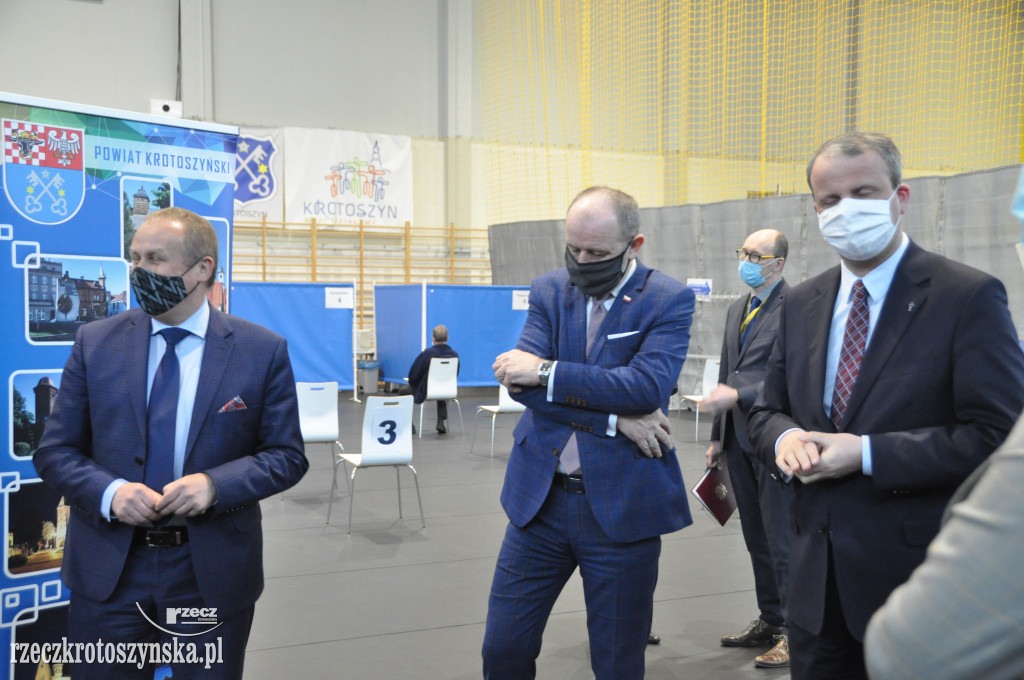Ruszyły szczepienia w hali sportowej w Krotoszynie