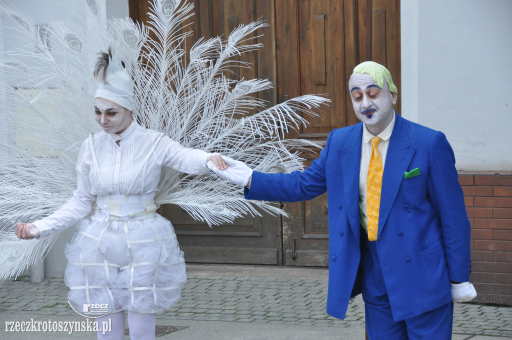Akrobaci, cyrkowcy i muzycy opanowali krotoszyński Rynek