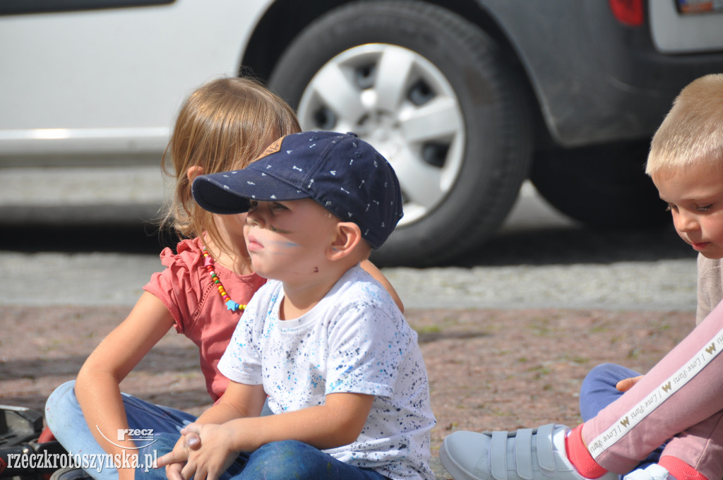 Akrobaci, cyrkowcy i muzycy opanowali krotoszyński Rynek