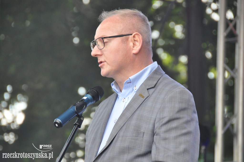 Manewry nocnych tropicieli i piknik służb w Koźminie