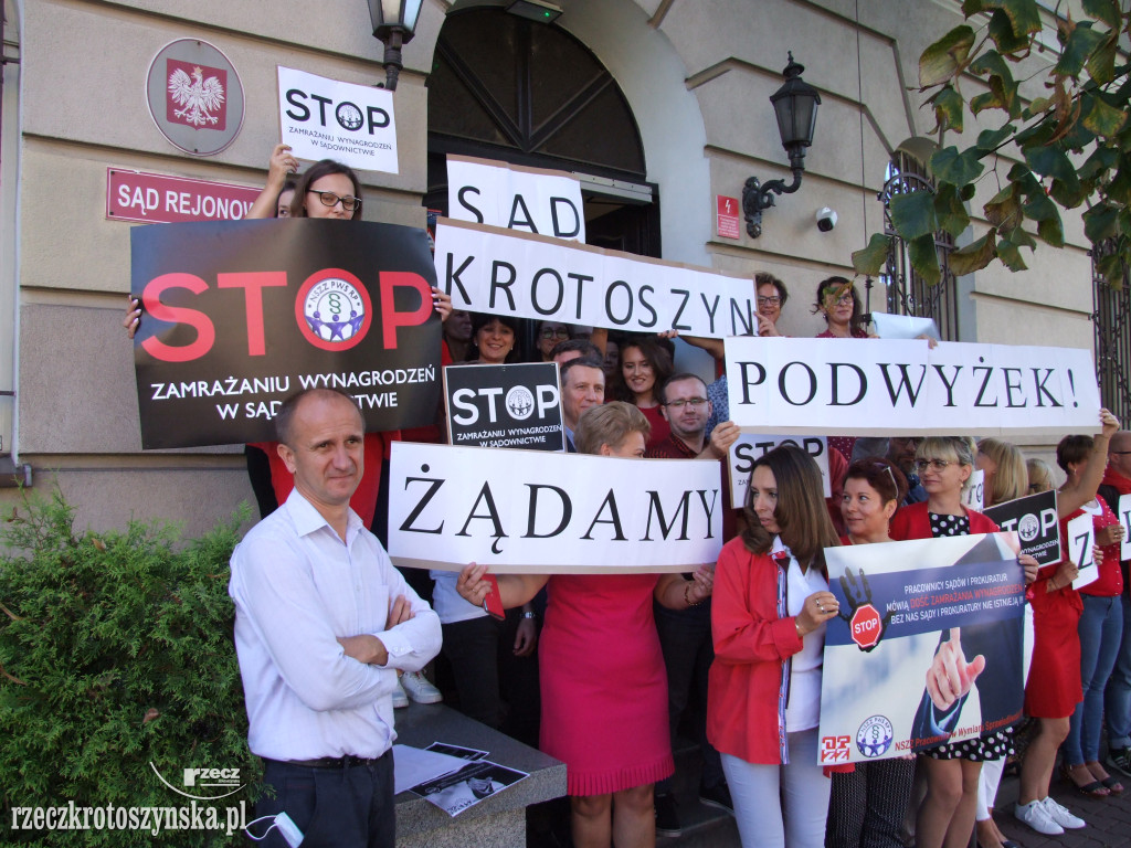 Pracownicy sądu sprzeciwiają się zamrożeniu płac