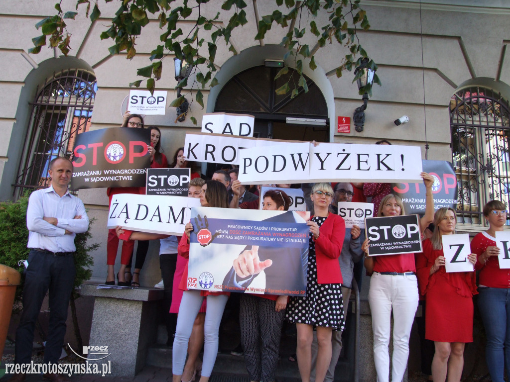 Pracownicy sądu sprzeciwiają się zamrożeniu płac