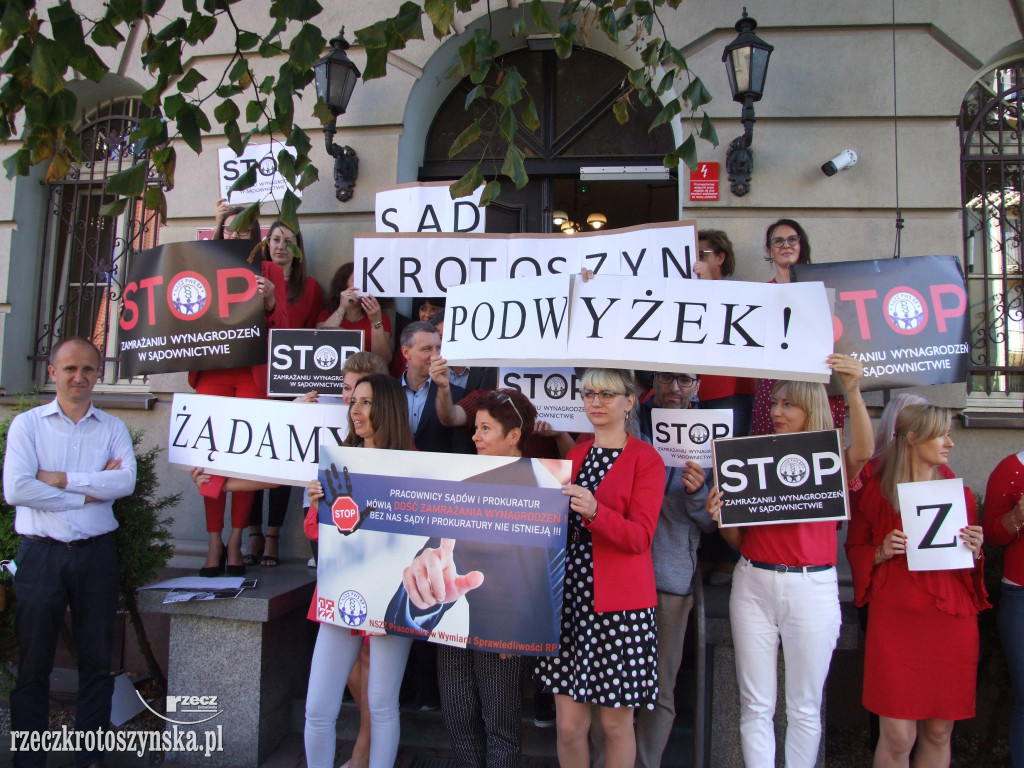 Pracownicy sądu sprzeciwiają się zamrożeniu płac