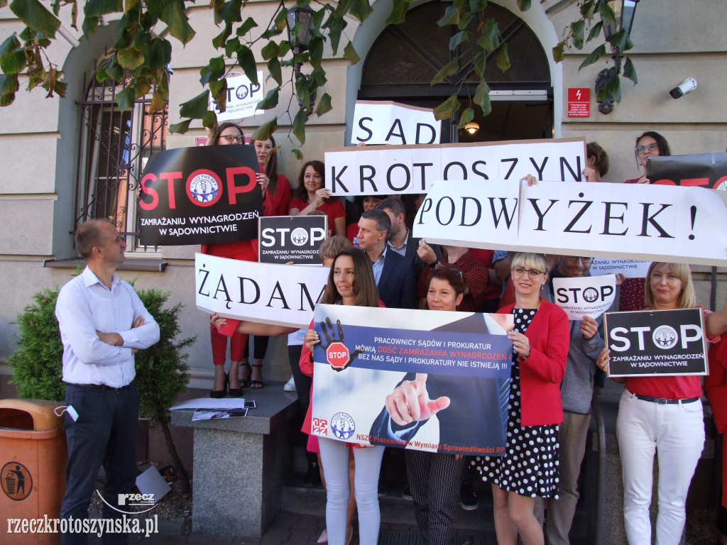 Pracownicy sądu sprzeciwiają się zamrożeniu płac