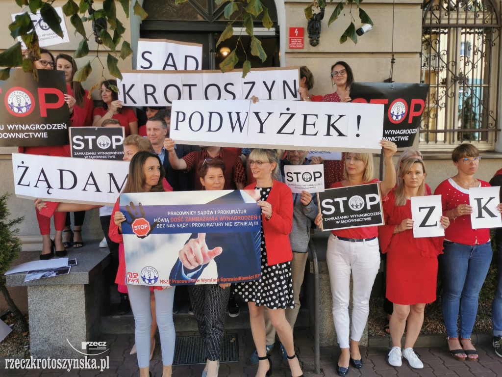 Pracownicy sądu sprzeciwiają się zamrożeniu płac