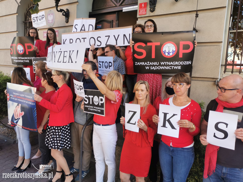 Pracownicy sądu sprzeciwiają się zamrożeniu płac