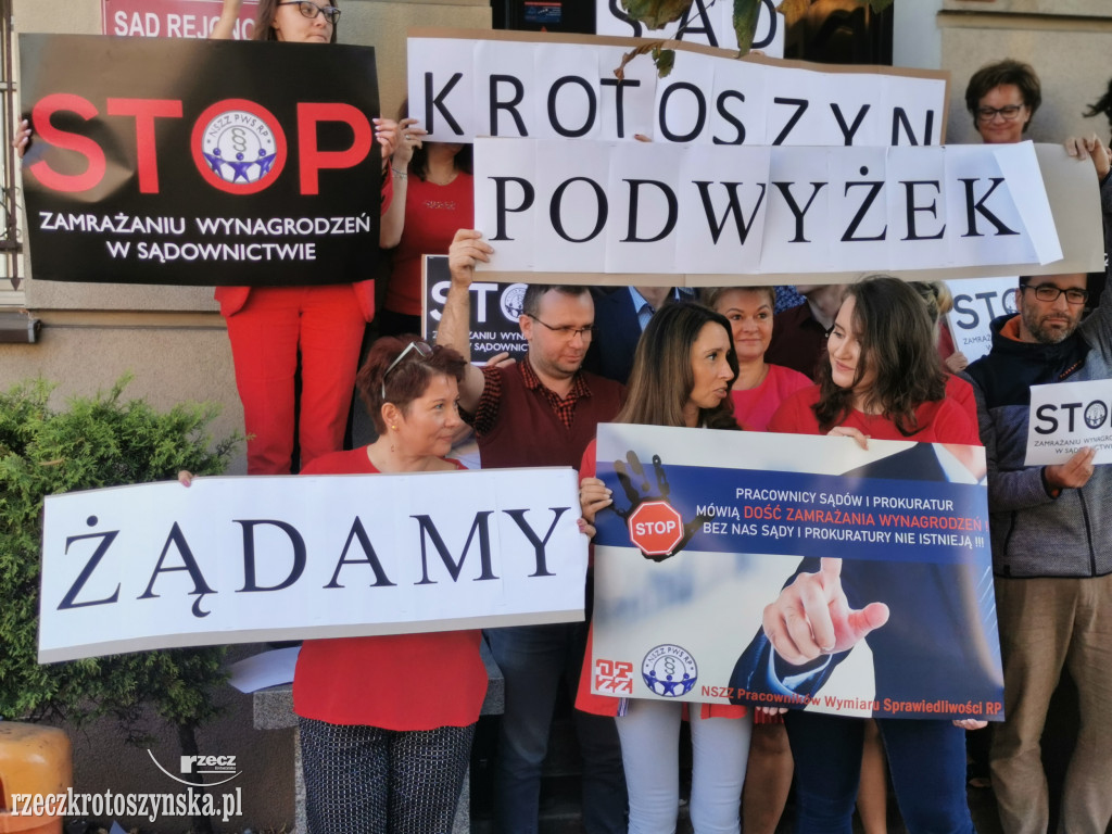 Pracownicy sądu sprzeciwiają się zamrożeniu płac
