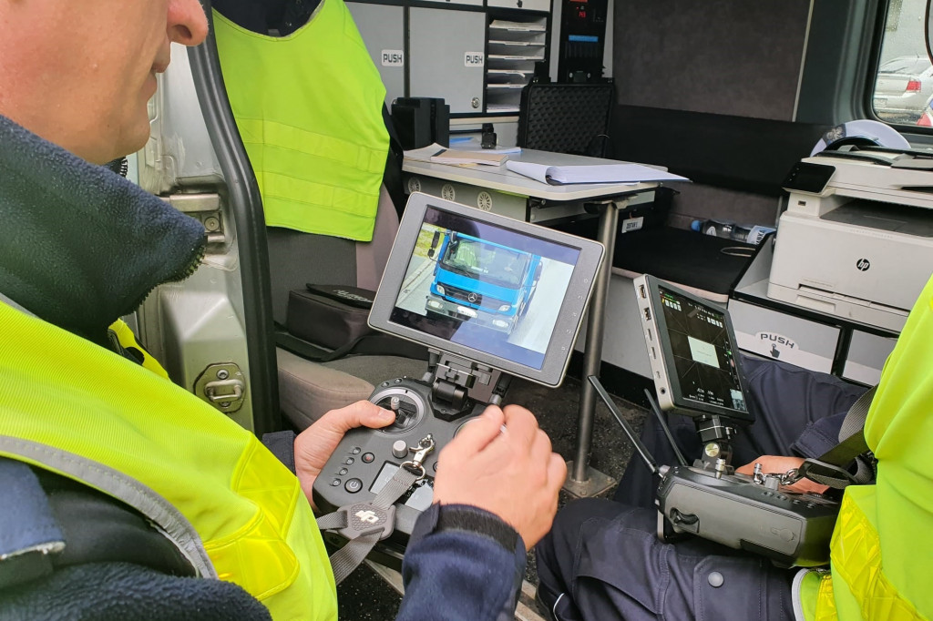 Policyjny dron kontrolował kierowców