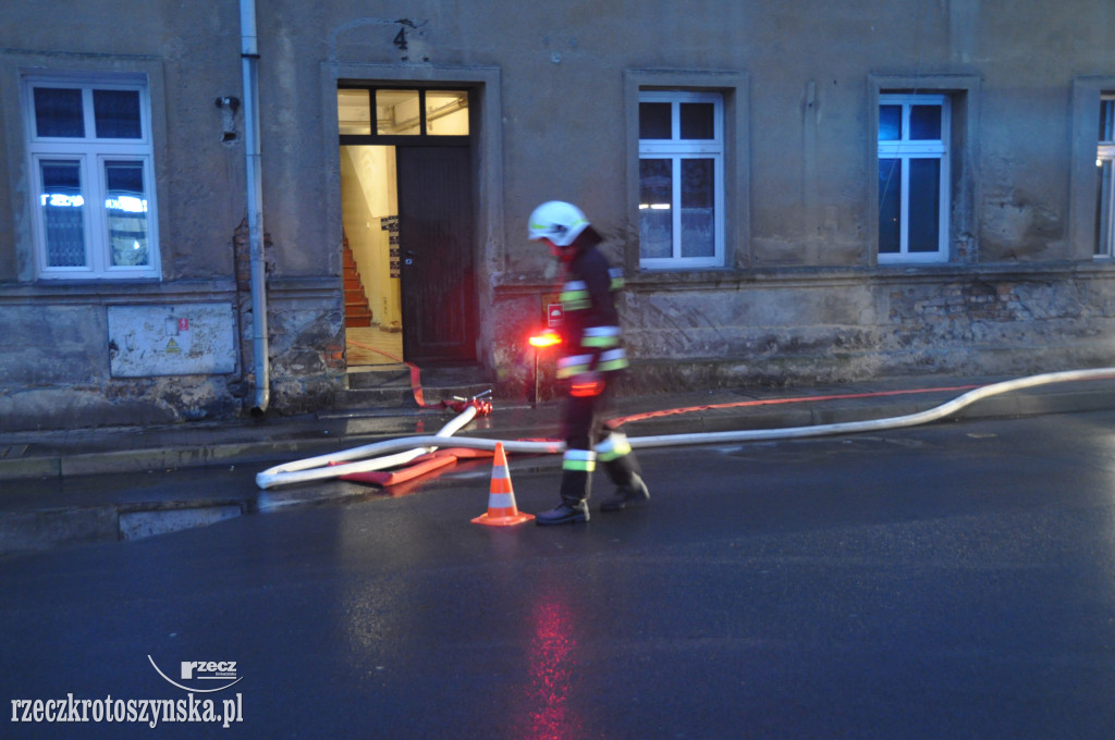 Pożar w czerwonych koszarach. Paliły się sadze w kominie