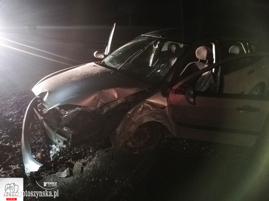Groźny wypadek w Starkówcu.  Uczestnicy uciekli, zostawiając nastolatkę