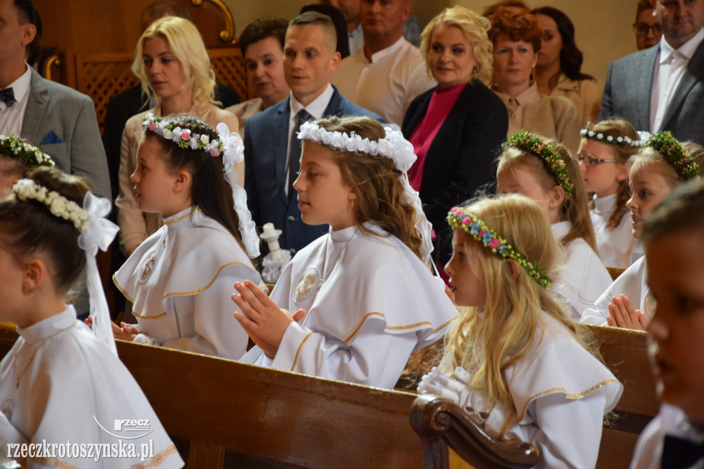 Pierwsza Komunia Św. w kościele klasztornym