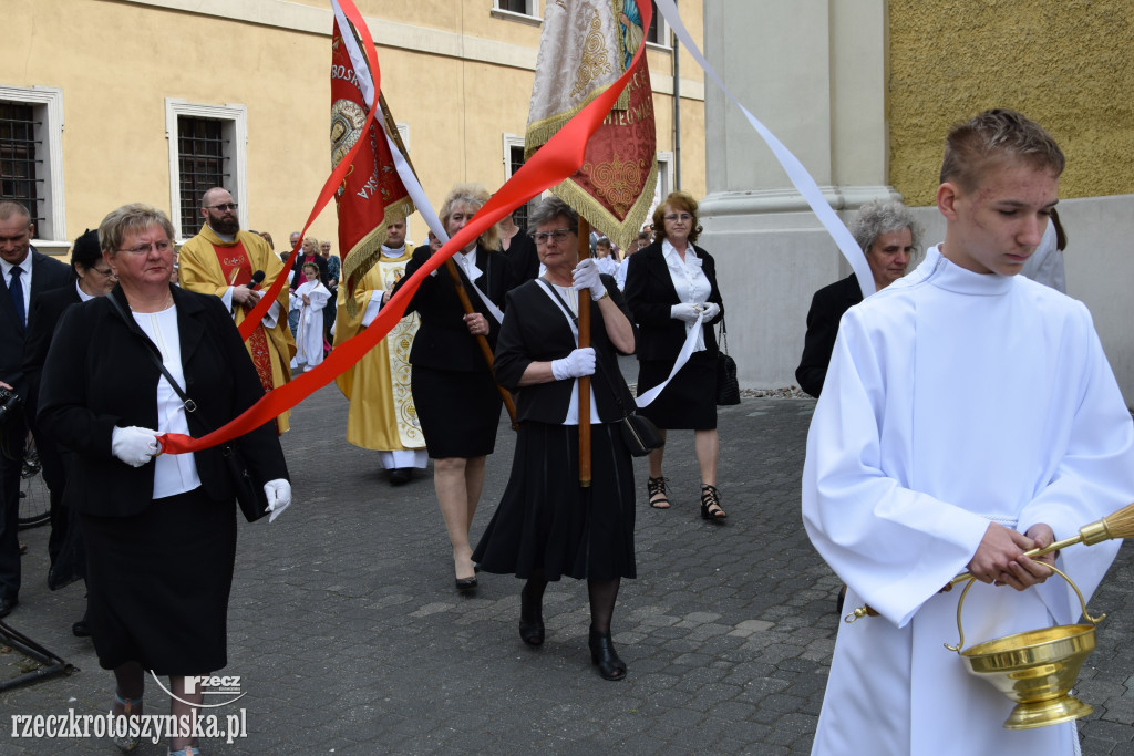 Pierwsza Komunia Św. w kościele klasztornym