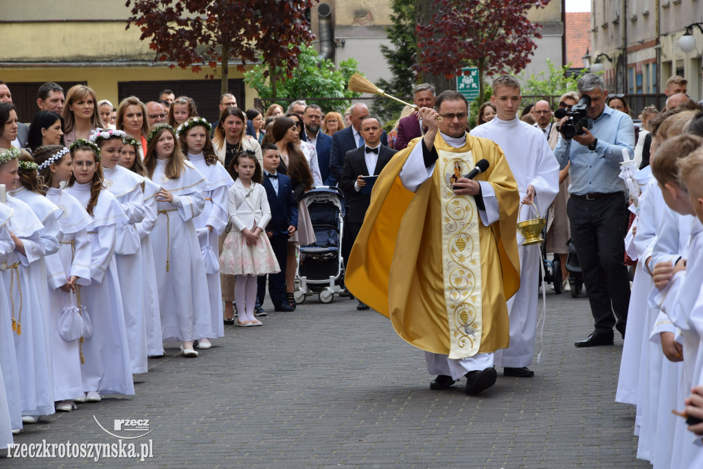 Pierwsza Komunia Św. w kościele klasztornym