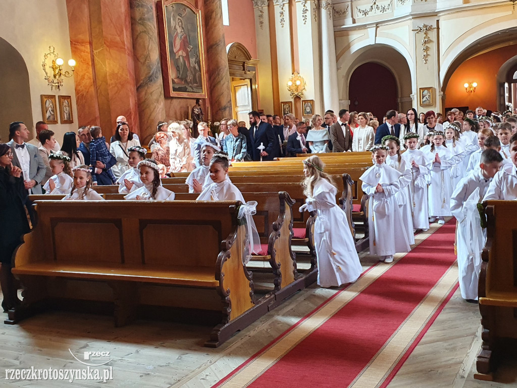 Pierwsza Komunia Św. w kościele klasztornym