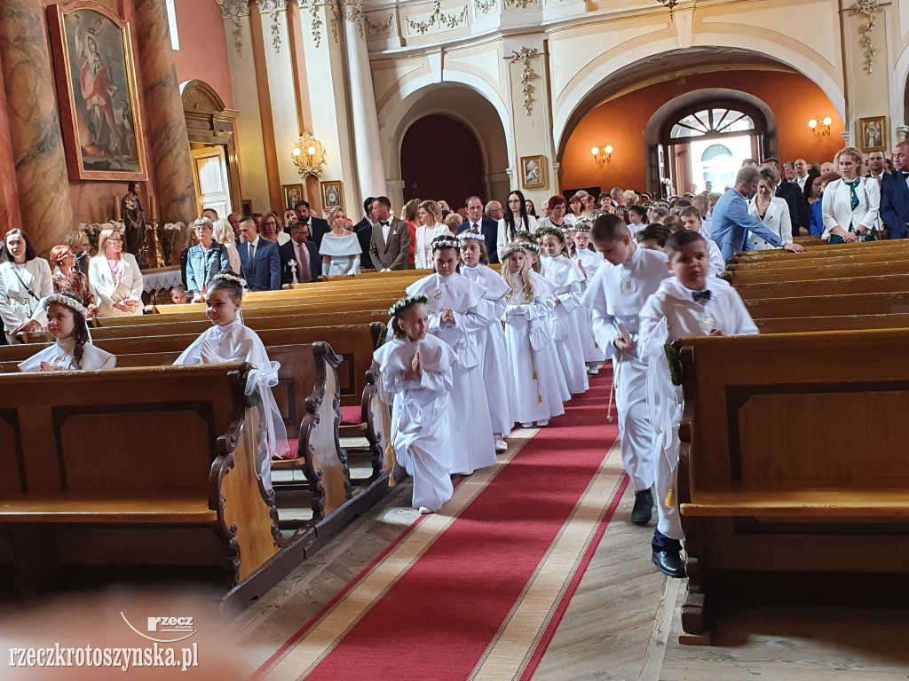 Pierwsza Komunia Św. w kościele klasztornym
