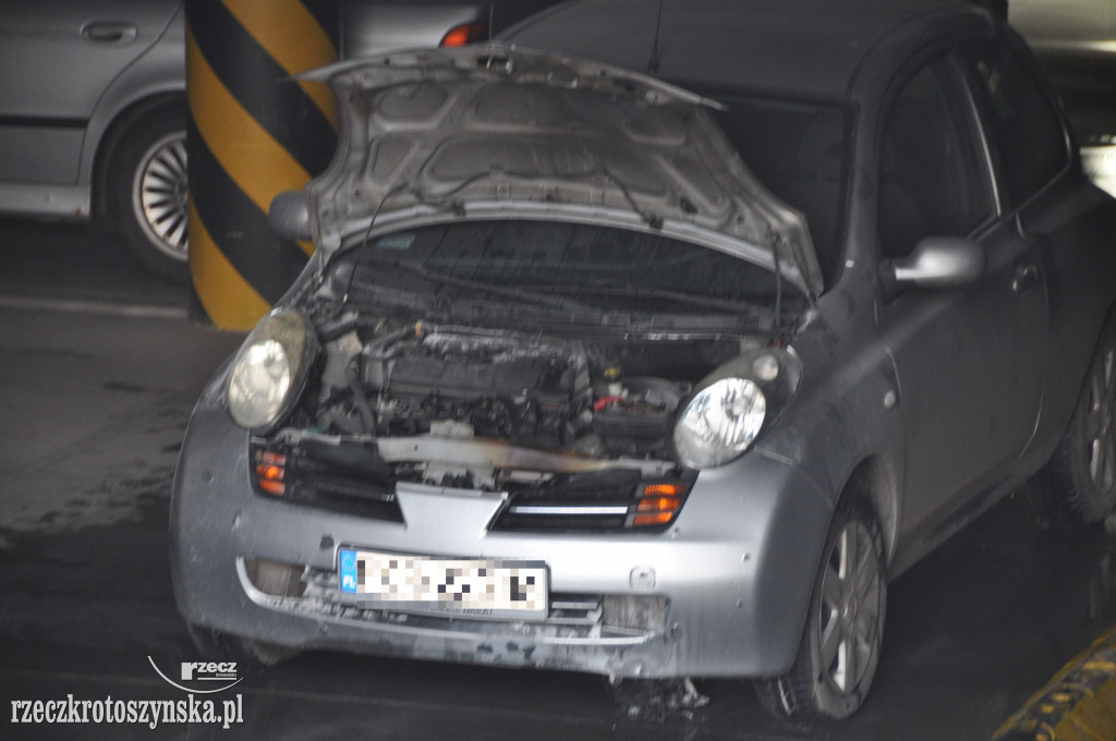 Pożar auta na parkingu podziemnym krotoszyńskiej galerii