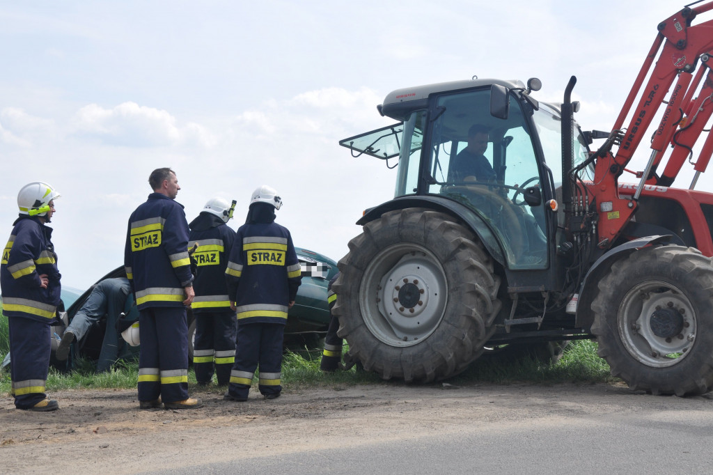 Nie wyrobił na zakręcie i zjechał do rowu