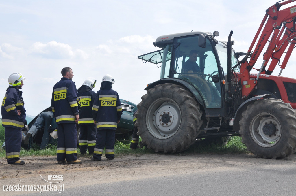 Nie wyrobił na zakręcie i zjechał do rowu