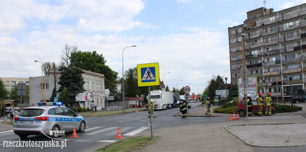 Kolizja dwóch samochodów  przy McDonaldzie