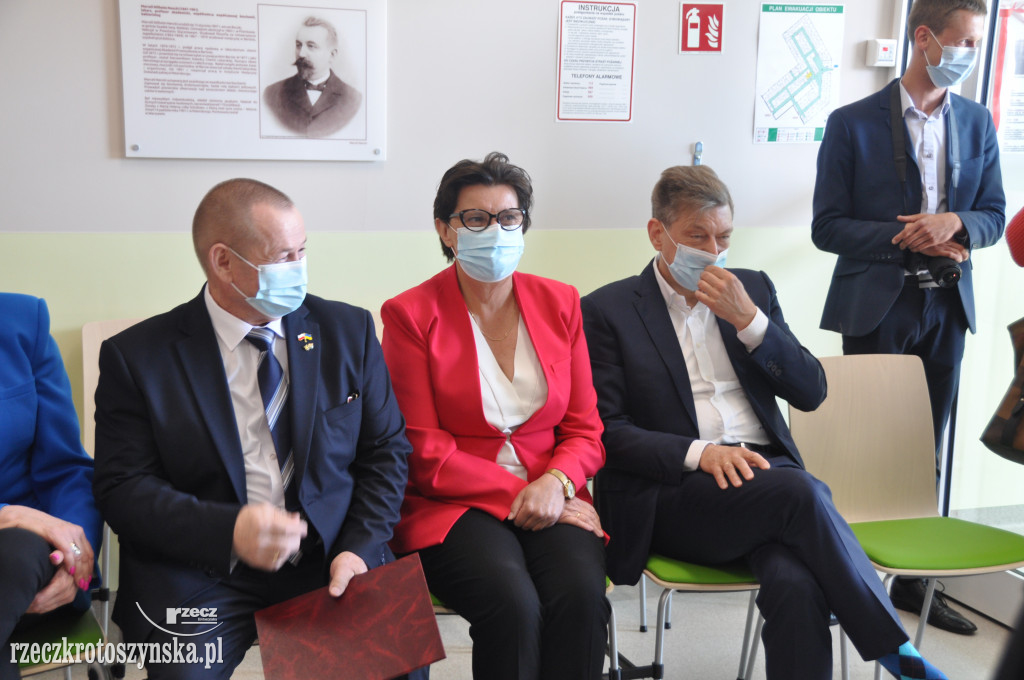 Szpital po rozbudowie otwarty z pompą