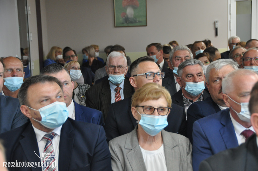 Szpital po rozbudowie otwarty z pompą