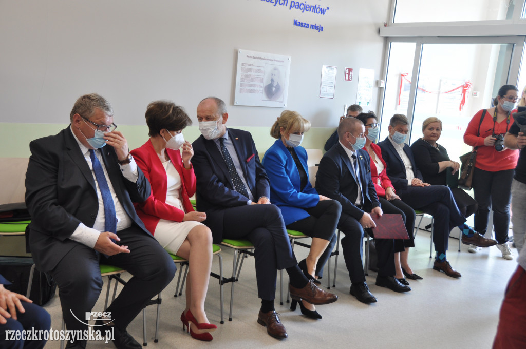 Szpital po rozbudowie otwarty z pompą