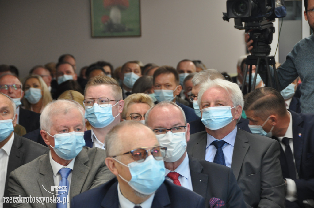 Szpital po rozbudowie otwarty z pompą