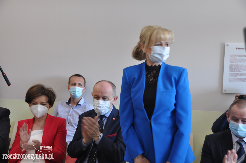 Szpital po rozbudowie otwarty z pompą