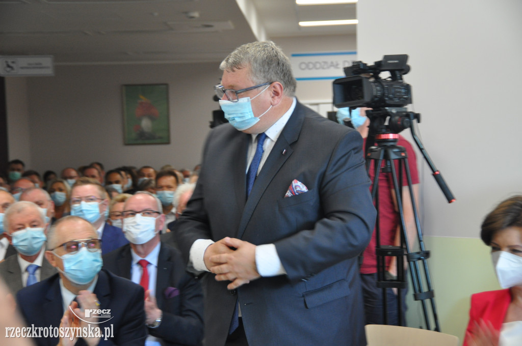 Szpital po rozbudowie otwarty z pompą