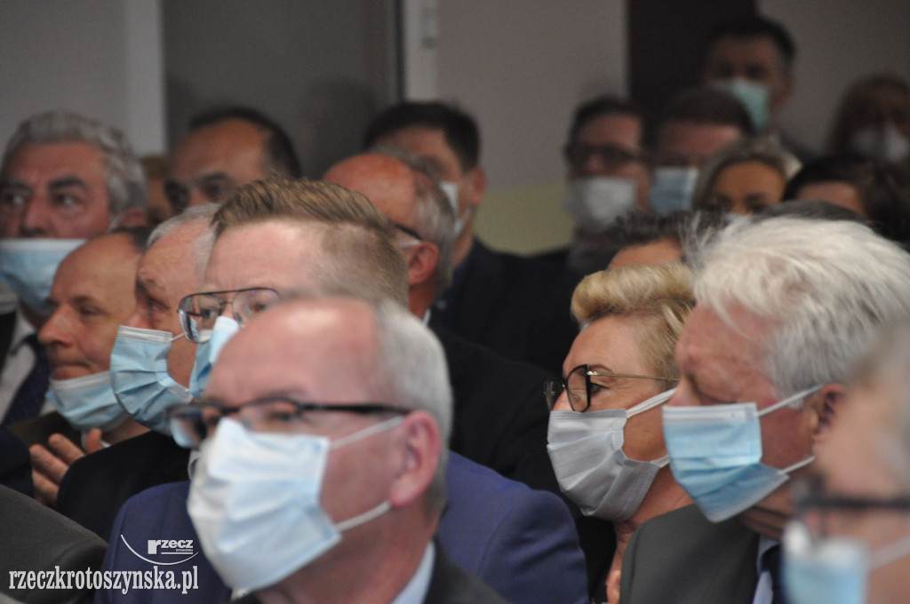 Szpital po rozbudowie otwarty z pompą