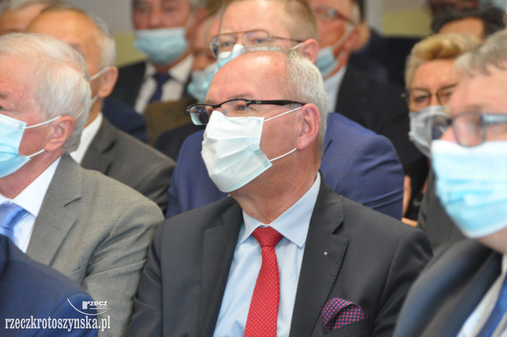 Szpital po rozbudowie otwarty z pompą