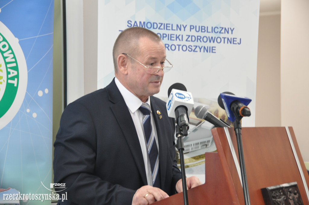 Szpital po rozbudowie otwarty z pompą