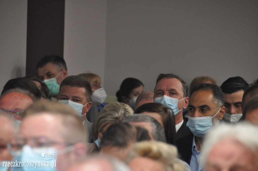 Szpital po rozbudowie otwarty z pompą